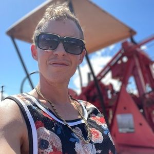 Meet your Posher, Christopher